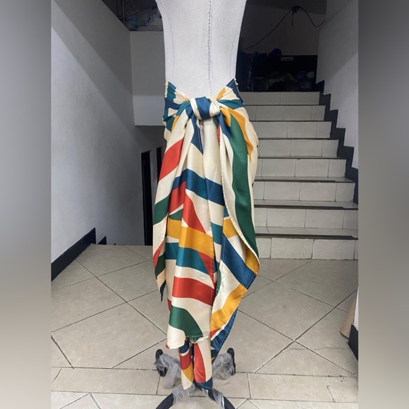 Colorful Geometric Two-Piece Set - Picture 3 of 4